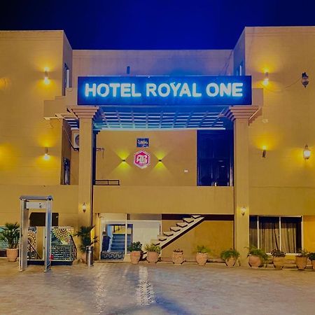 Hotel Royal One Multan Exteriér fotografie