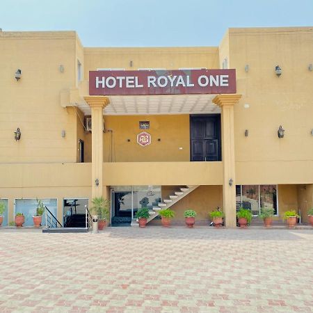 Hotel Royal One Multan Exteriér fotografie