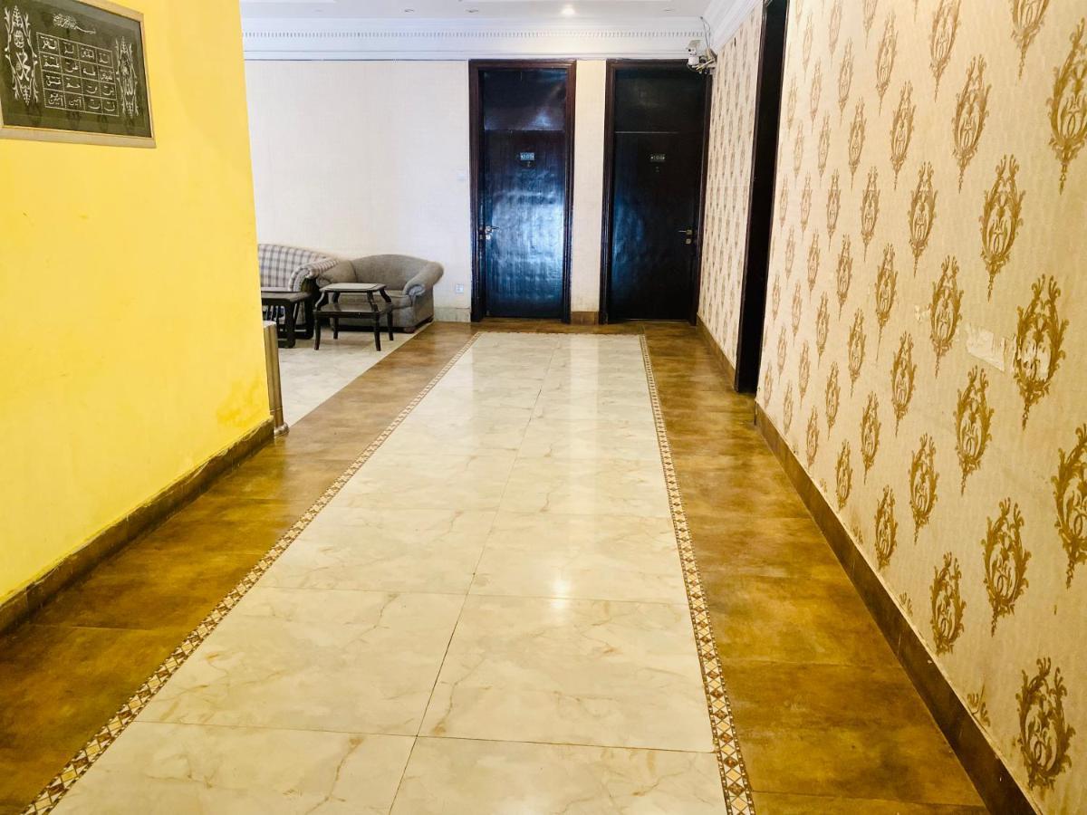 Hotel Royal One Multan Exteriér fotografie