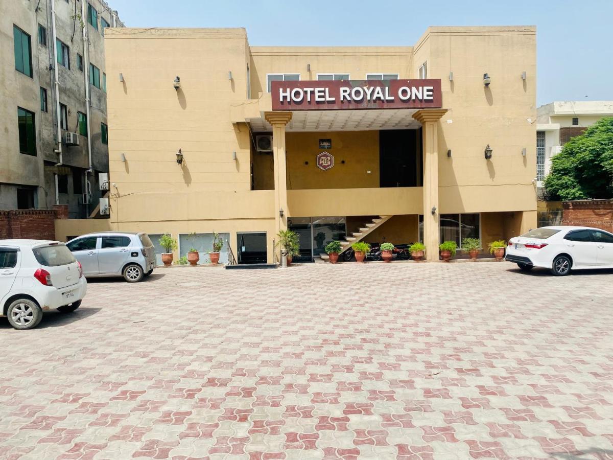 Hotel Royal One Multan Exteriér fotografie