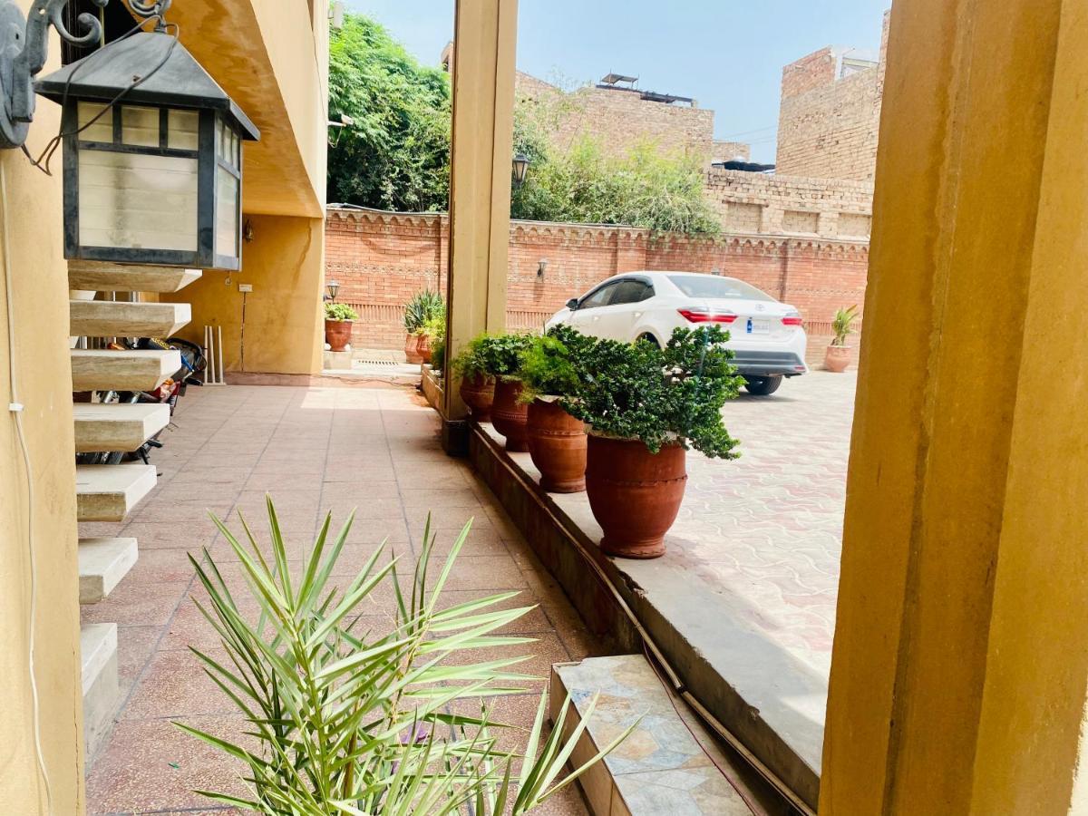 Hotel Royal One Multan Exteriér fotografie