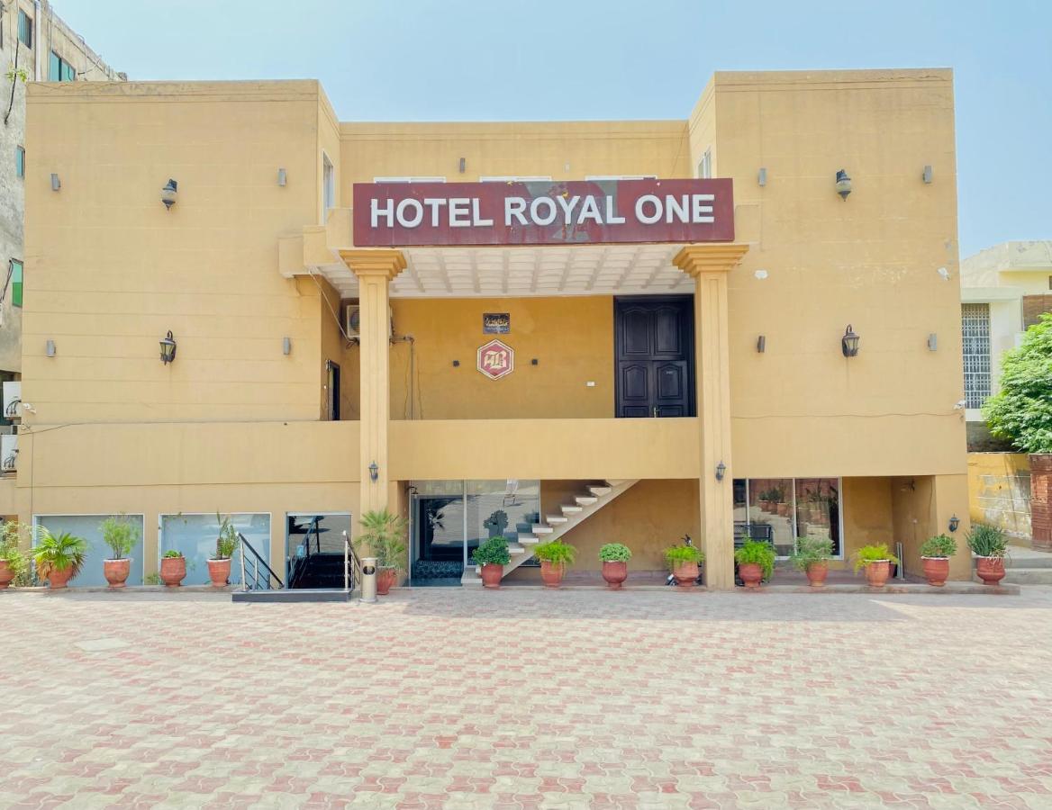 Hotel Royal One Multan Exteriér fotografie