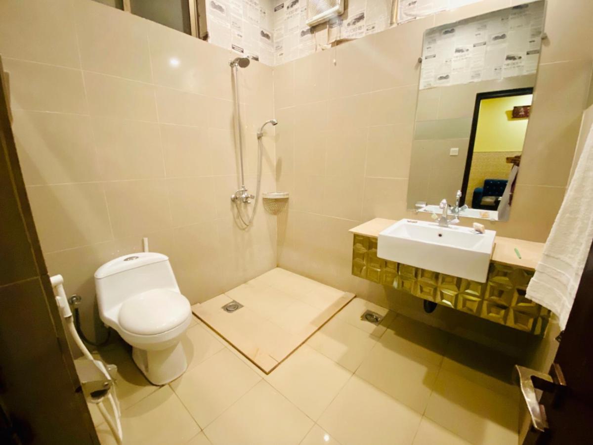 Hotel Royal One Multan Exteriér fotografie